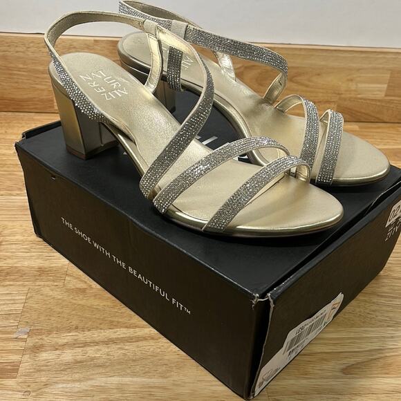 NEW Naturalizer 7.5 Women's Vanessa Gold Rhinestone Silver Block Heel Shoes - Picture 1 of 10